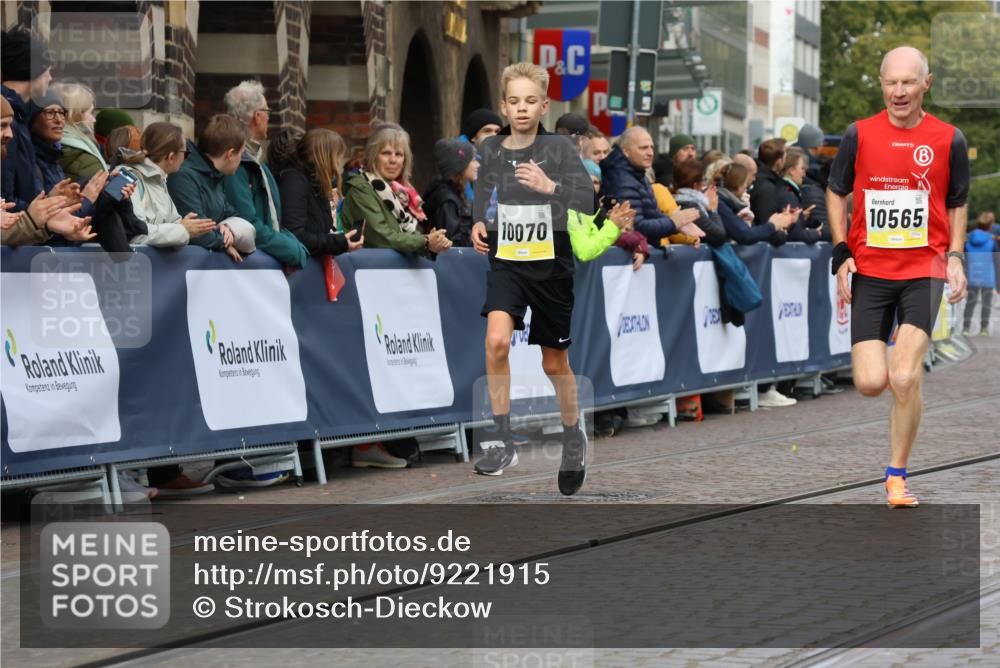 05.10.2025 - 20. swb-Marathon Bremen Strokosch-Dieckow http://msf.ph/oto/9221915 05.10.2025 10:40:25 Ziel 10070, 10565, 10658, 10686 meine-sportfotos.de