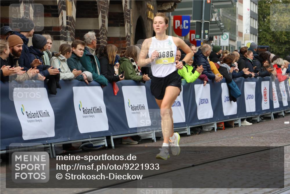 05.10.2025 - 20. swb-Marathon Bremen Strokosch-Dieckow http://msf.ph/oto/9221933 05.10.2025 10:40:30 Ziel 10686, 11114 meine-sportfotos.de