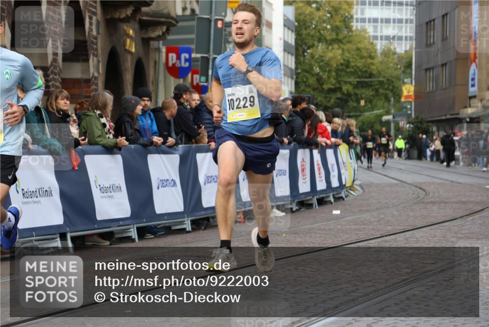 05.10.2025 - 20. swb-Marathon Bremen Strokosch-Dieckow http://msf.ph/oto/9222003 05.10.2025 10:40:46 Ziel 10161, 10229 meine-sportfotos.de