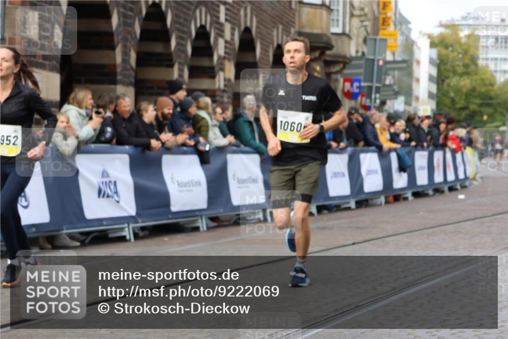 05.10.2025 - 20. swb-Marathon Bremen Strokosch-Dieckow http://msf.ph/oto/9222069 05.10.2025 10:41:08 Ziel 10606, 10952, 11069 meine-sportfotos.de