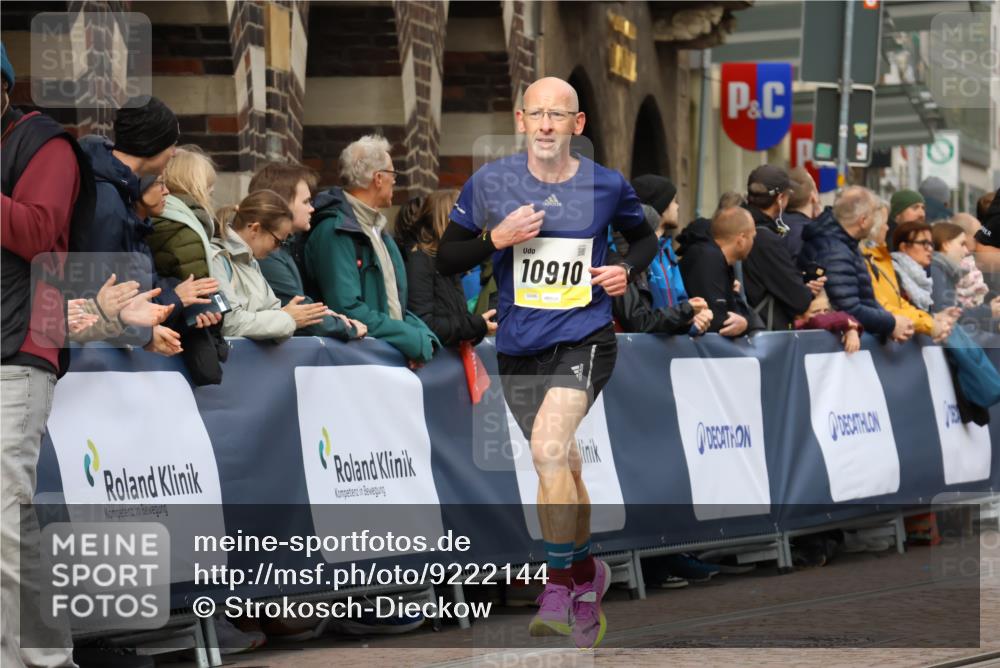 05.10.2025 - 20. swb-Marathon Bremen Strokosch-Dieckow http://msf.ph/oto/9222144 05.10.2025 10:41:27 Ziel 10744, 10910 meine-sportfotos.de