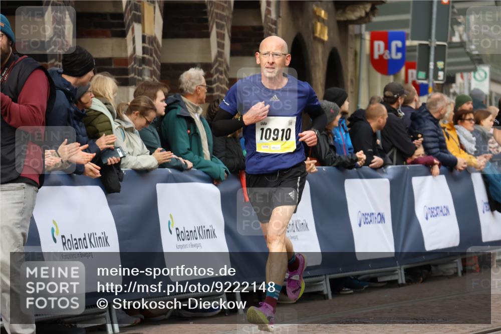 05.10.2025 - 20. swb-Marathon Bremen Strokosch-Dieckow http://msf.ph/oto/9222148 05.10.2025 10:41:27 Ziel 10744, 10910 meine-sportfotos.de