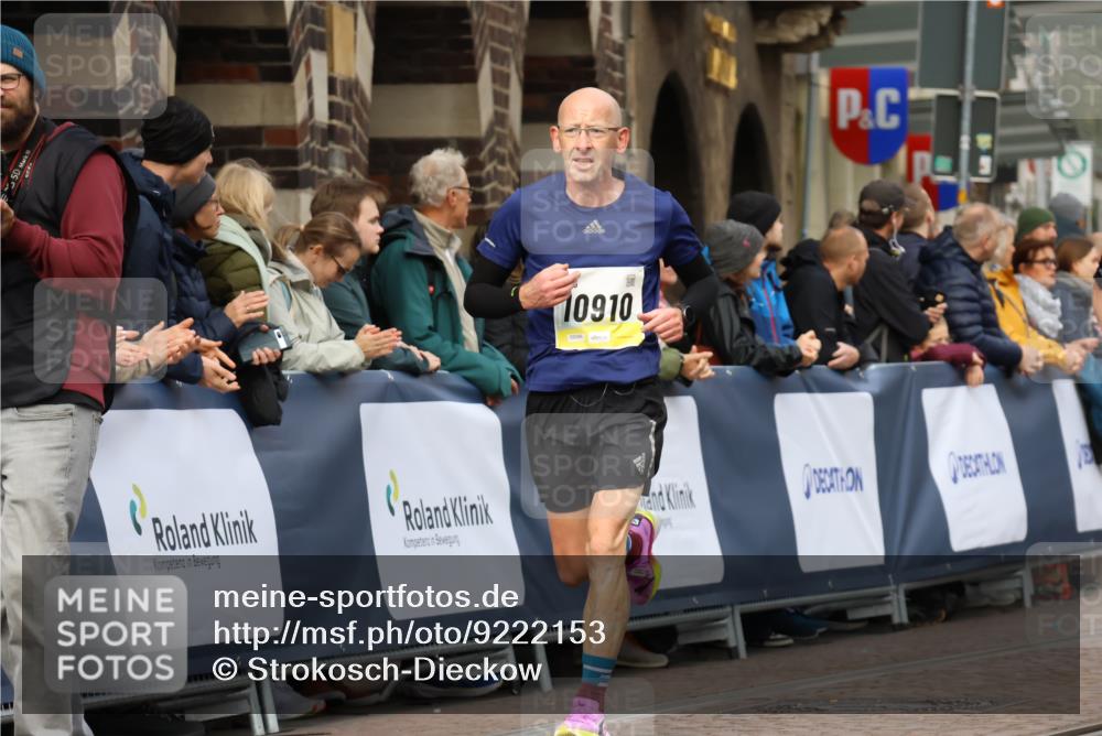 05.10.2025 - 20. swb-Marathon Bremen Strokosch-Dieckow http://msf.ph/oto/9222153 05.10.2025 10:41:27 Ziel 10744, 10910 meine-sportfotos.de