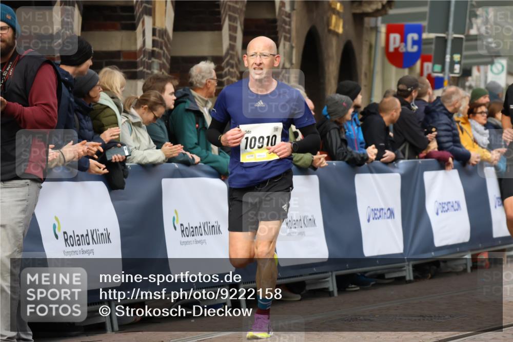 05.10.2025 - 20. swb-Marathon Bremen Strokosch-Dieckow http://msf.ph/oto/9222158 05.10.2025 10:41:27 Ziel 10744, 10910 meine-sportfotos.de