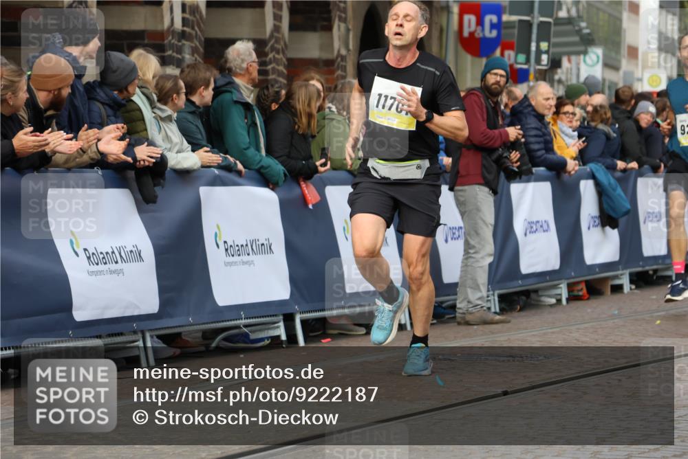 05.10.2025 - 20. swb-Marathon Bremen Strokosch-Dieckow http://msf.ph/oto/9222187 05.10.2025 10:41:42 Ziel 9253, 11701 meine-sportfotos.de