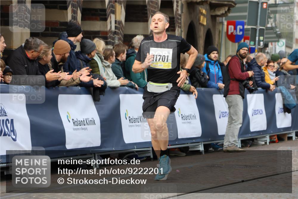05.10.2025 - 20. swb-Marathon Bremen Strokosch-Dieckow http://msf.ph/oto/9222201 05.10.2025 10:41:43 Ziel 9253, 11701 meine-sportfotos.de