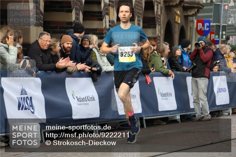 05.10.2025 - 20. swb-Marathon Bremen Strokosch-Dieckow http://msf.ph/oto/9222211 05.10.2025 10:41:45 Ziel 9253, 10880, 11581, 11701, 11710 meine-sportfotos.de