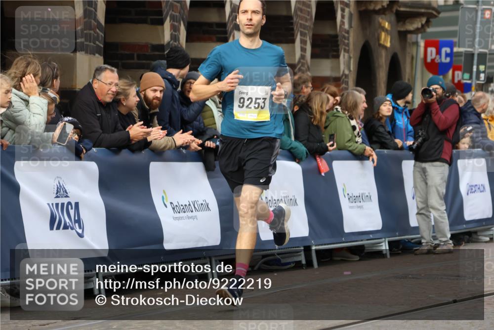 05.10.2025 - 20. swb-Marathon Bremen Strokosch-Dieckow http://msf.ph/oto/9222219 05.10.2025 10:41:45 Ziel 9253, 10880, 11581, 11701, 11710 meine-sportfotos.de