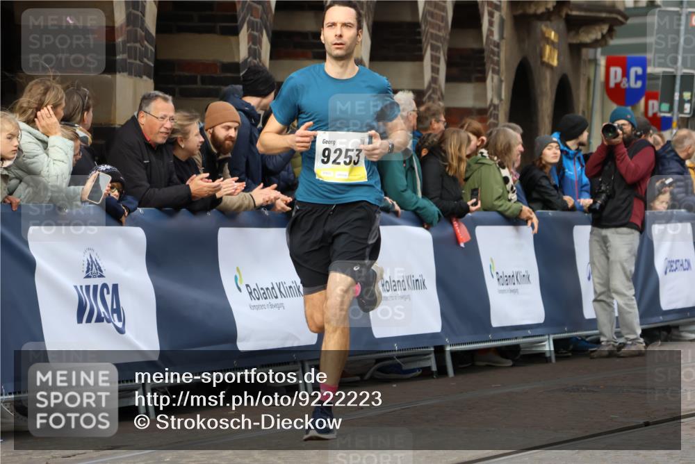 05.10.2025 - 20. swb-Marathon Bremen Strokosch-Dieckow http://msf.ph/oto/9222223 05.10.2025 10:41:45 Ziel 9253, 10880, 11581, 11701, 11710 meine-sportfotos.de