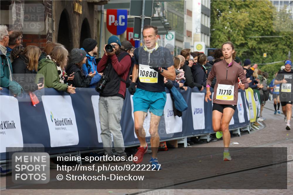 05.10.2025 - 20. swb-Marathon Bremen Strokosch-Dieckow http://msf.ph/oto/9222227 05.10.2025 10:41:50 Ziel 9884, 10104, 10691, 10880, 11581, 11710 meine-sportfotos.de