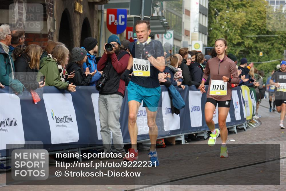 05.10.2025 - 20. swb-Marathon Bremen Strokosch-Dieckow http://msf.ph/oto/9222231 05.10.2025 10:41:50 Ziel 9884, 10104, 10691, 10880, 11581, 11710 meine-sportfotos.de