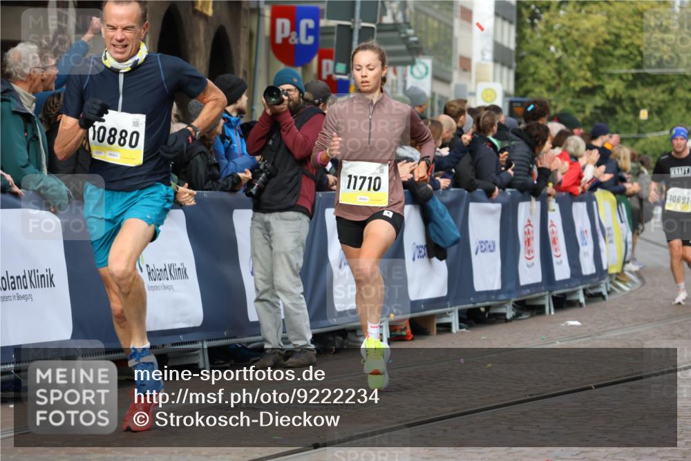 05.10.2025 - 20. swb-Marathon Bremen Strokosch-Dieckow http://msf.ph/oto/9222234 05.10.2025 10:41:51 Ziel 9884, 10104, 10155, 10691, 10880, 11581, 11710 meine-sportfotos.de