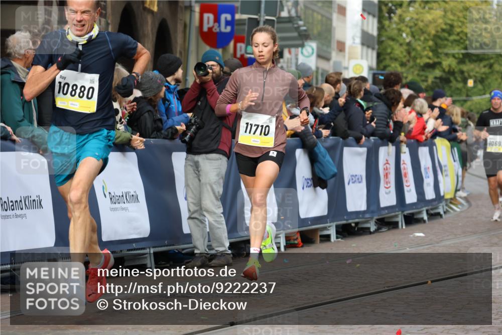 05.10.2025 - 20. swb-Marathon Bremen Strokosch-Dieckow http://msf.ph/oto/9222237 05.10.2025 10:41:51 Ziel 9884, 10104, 10155, 10691, 10880, 11581, 11710 meine-sportfotos.de