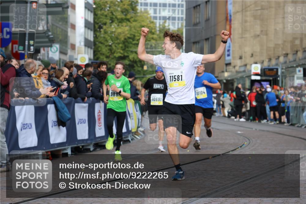 05.10.2025 - 20. swb-Marathon Bremen Strokosch-Dieckow http://msf.ph/oto/9222265 05.10.2025 10:41:53 Ziel 9884, 10104, 10155, 10691, 10880, 11581, 11710 meine-sportfotos.de