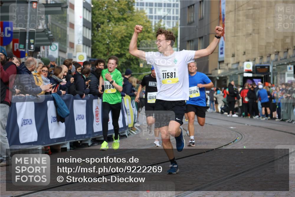 05.10.2025 - 20. swb-Marathon Bremen Strokosch-Dieckow http://msf.ph/oto/9222269 05.10.2025 10:41:53 Ziel 9884, 10104, 10155, 10691, 10880, 11581, 11710 meine-sportfotos.de