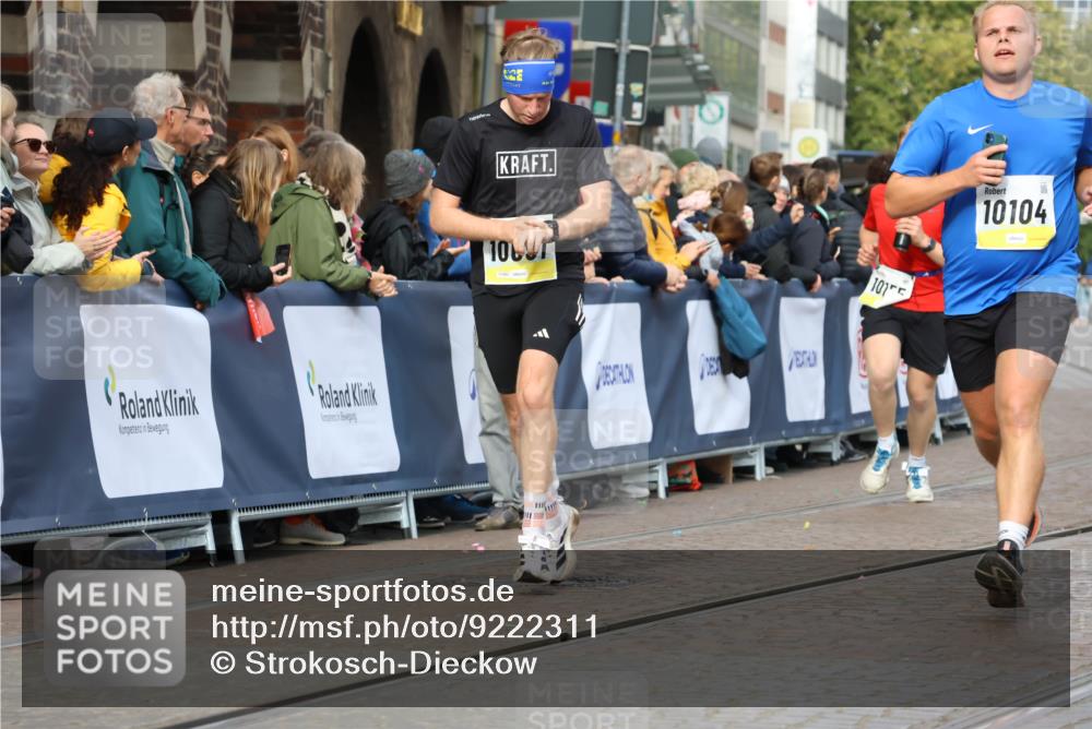 05.10.2025 - 20. swb-Marathon Bremen Strokosch-Dieckow http://msf.ph/oto/9222311 05.10.2025 10:41:57 Ziel 9849, 9884, 10104, 10155, 10691 meine-sportfotos.de