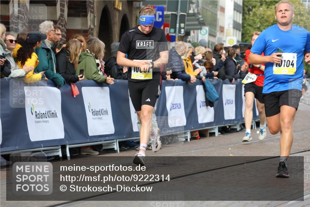 05.10.2025 - 20. swb-Marathon Bremen Strokosch-Dieckow http://msf.ph/oto/9222314 05.10.2025 10:41:57 Ziel 9849, 9884, 10104, 10155, 10691 meine-sportfotos.de
