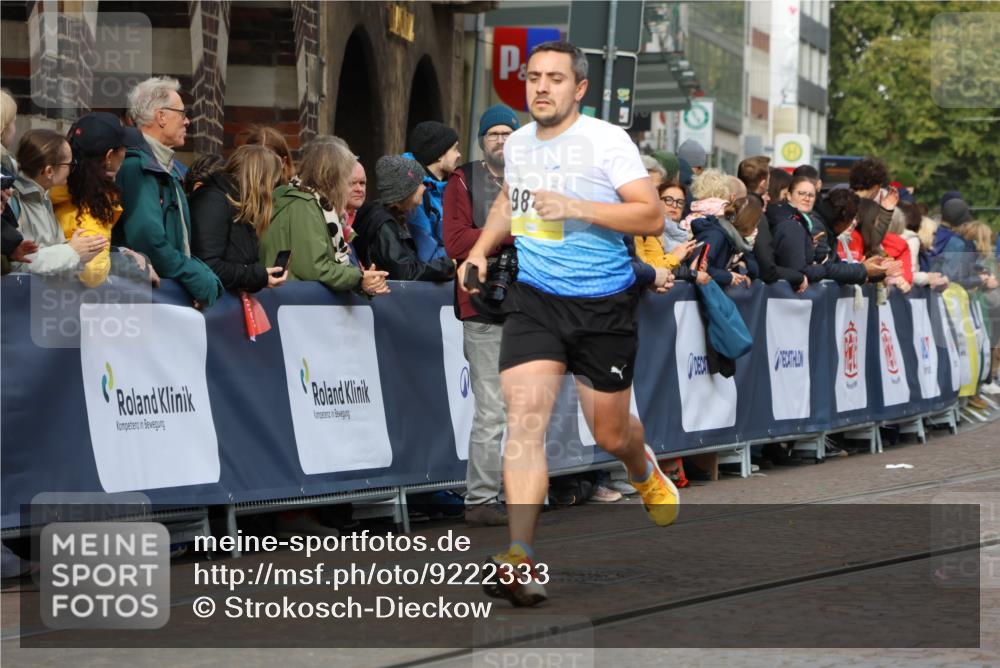 05.10.2025 - 20. swb-Marathon Bremen Strokosch-Dieckow http://msf.ph/oto/9222333 05.10.2025 10:42:03 Ziel 9504, 9849 meine-sportfotos.de