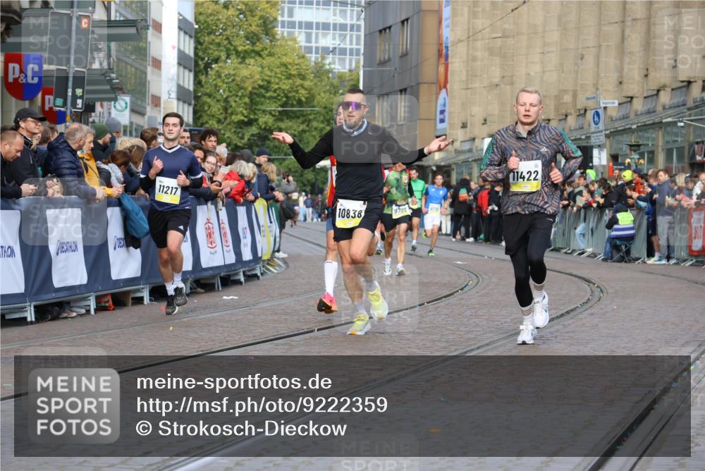05.10.2025 - 20. swb-Marathon Bremen Strokosch-Dieckow http://msf.ph/oto/9222359 05.10.2025 10:42:13 Ziel 8187, 9364, 9700, 10838, 11217, 11422 meine-sportfotos.de
