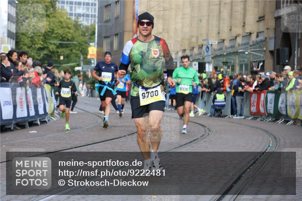 05.10.2025 - 20. swb-Marathon Bremen Strokosch-Dieckow http://msf.ph/oto/9222481 05.10.2025 10:42:20 Ziel 9700, 9775, 10208, 10375, 11230 meine-sportfotos.de