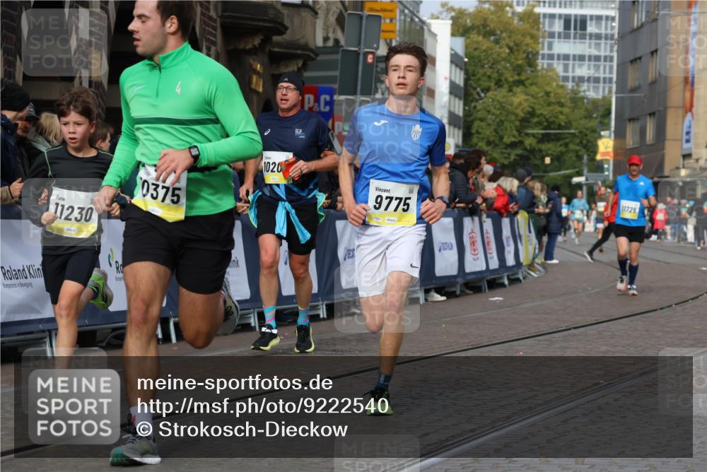 05.10.2025 - 20. swb-Marathon Bremen Strokosch-Dieckow http://msf.ph/oto/9222540 05.10.2025 10:42:25 Ziel 9775, 10208, 10375, 11230, 11725 meine-sportfotos.de