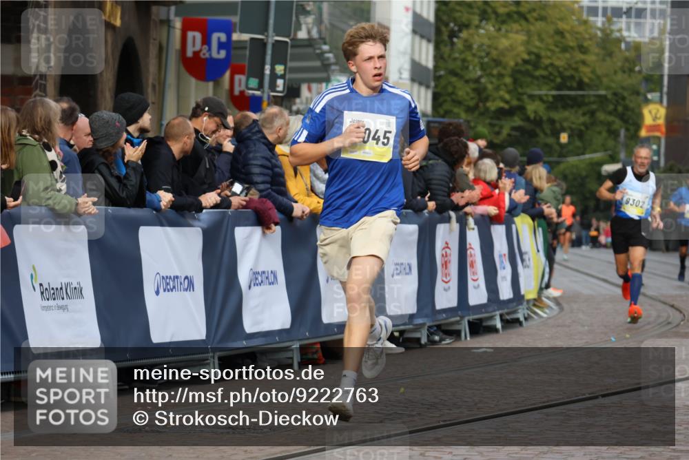 05.10.2025 - 20. swb-Marathon Bremen Strokosch-Dieckow http://msf.ph/oto/9222763 05.10.2025 10:42:59 Ziel 9302, 9558, 10045, 10624, 10961, 11476 meine-sportfotos.de