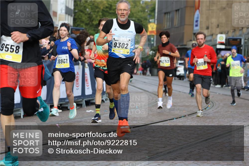 05.10.2025 - 20. swb-Marathon Bremen Strokosch-Dieckow http://msf.ph/oto/9222815 05.10.2025 10:43:04 Ziel 9006, 9302, 9558, 10474, 10553, 10961, 11476 meine-sportfotos.de