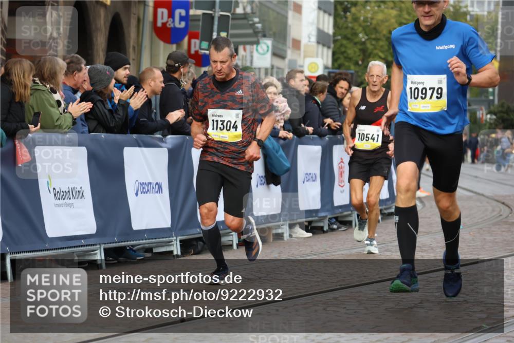 05.10.2025 - 20. swb-Marathon Bremen Strokosch-Dieckow http://msf.ph/oto/9222932 05.10.2025 10:43:13 Ziel 10474, 10541, 10979, 11304 meine-sportfotos.de