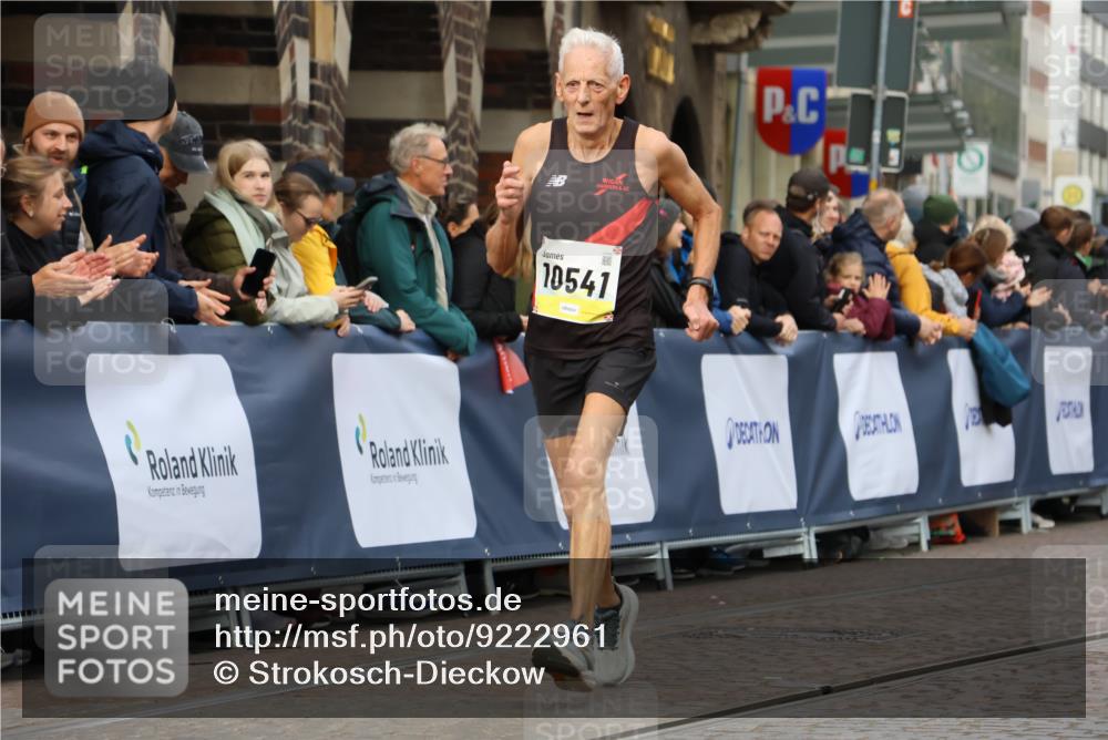 05.10.2025 - 20. swb-Marathon Bremen Strokosch-Dieckow http://msf.ph/oto/9222961 05.10.2025 10:43:16 Ziel 9967, 10541, 10979, 11304 meine-sportfotos.de