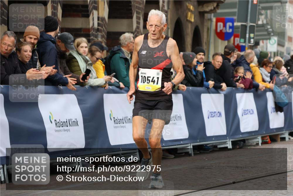 05.10.2025 - 20. swb-Marathon Bremen Strokosch-Dieckow http://msf.ph/oto/9222975 05.10.2025 10:43:16 Ziel 9967, 10541, 10979, 11304 meine-sportfotos.de