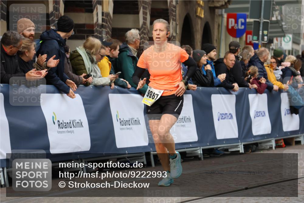 05.10.2025 - 20. swb-Marathon Bremen Strokosch-Dieckow http://msf.ph/oto/9222993 05.10.2025 10:43:23 Ziel 9967 meine-sportfotos.de