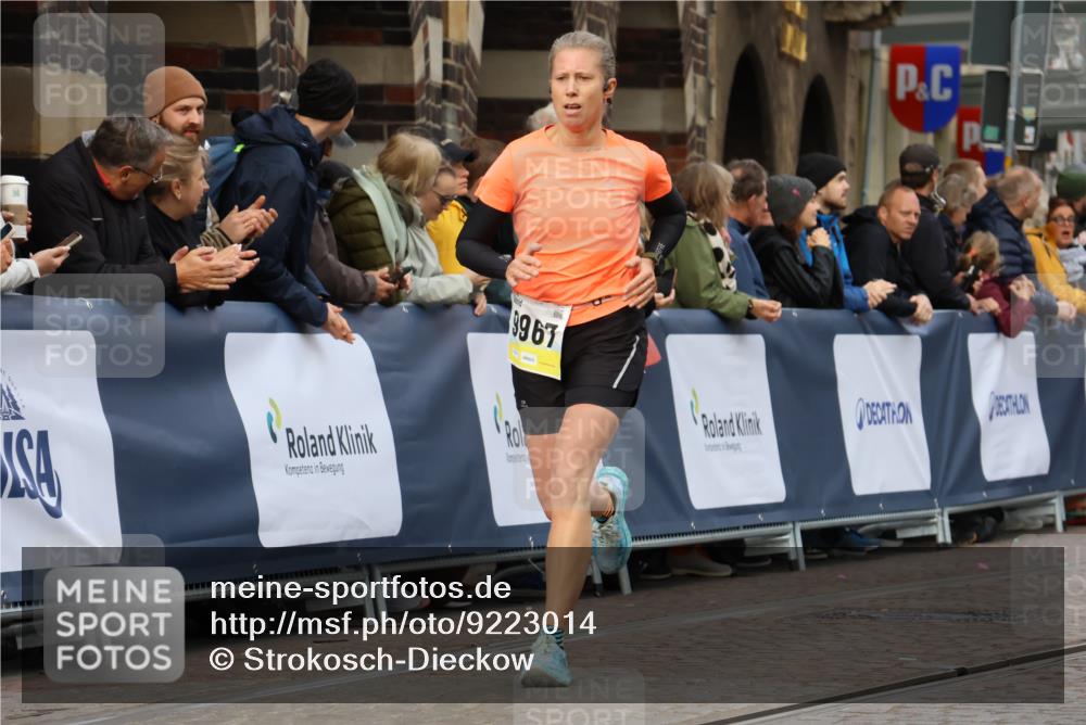 05.10.2025 - 20. swb-Marathon Bremen Strokosch-Dieckow http://msf.ph/oto/9223014 05.10.2025 10:43:23 Ziel 9967 meine-sportfotos.de