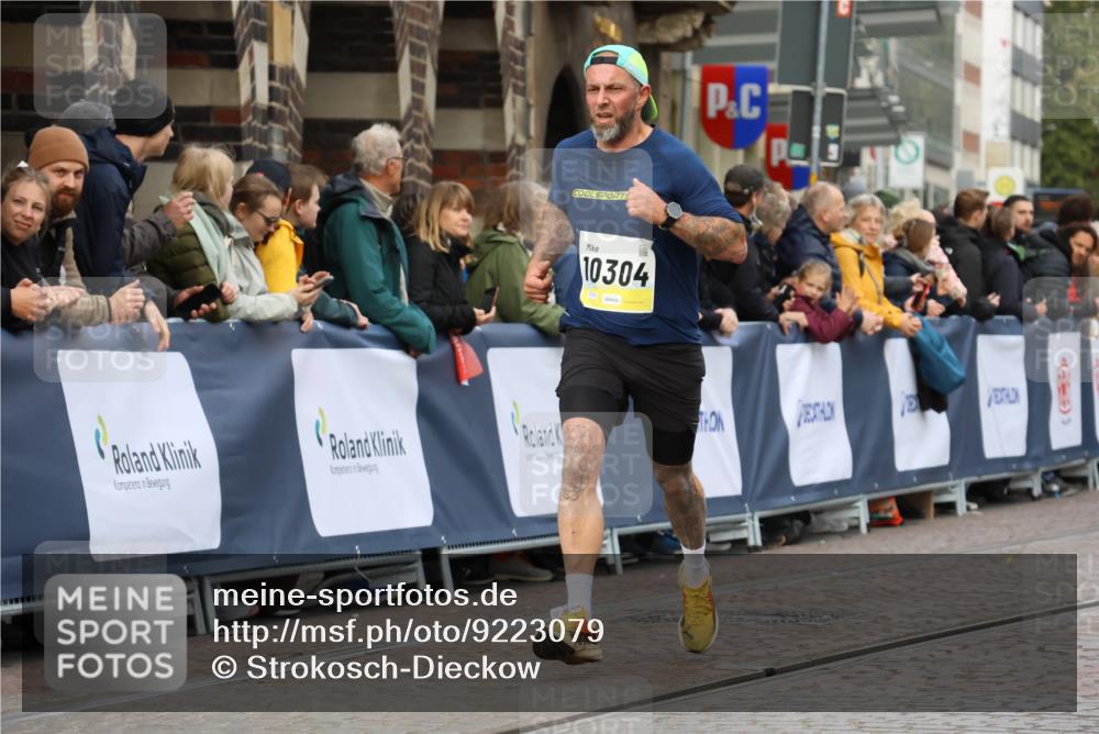 05.10.2025 - 20. swb-Marathon Bremen Strokosch-Dieckow http://msf.ph/oto/9223079 05.10.2025 10:43:36 Ziel 9545, 10304 meine-sportfotos.de