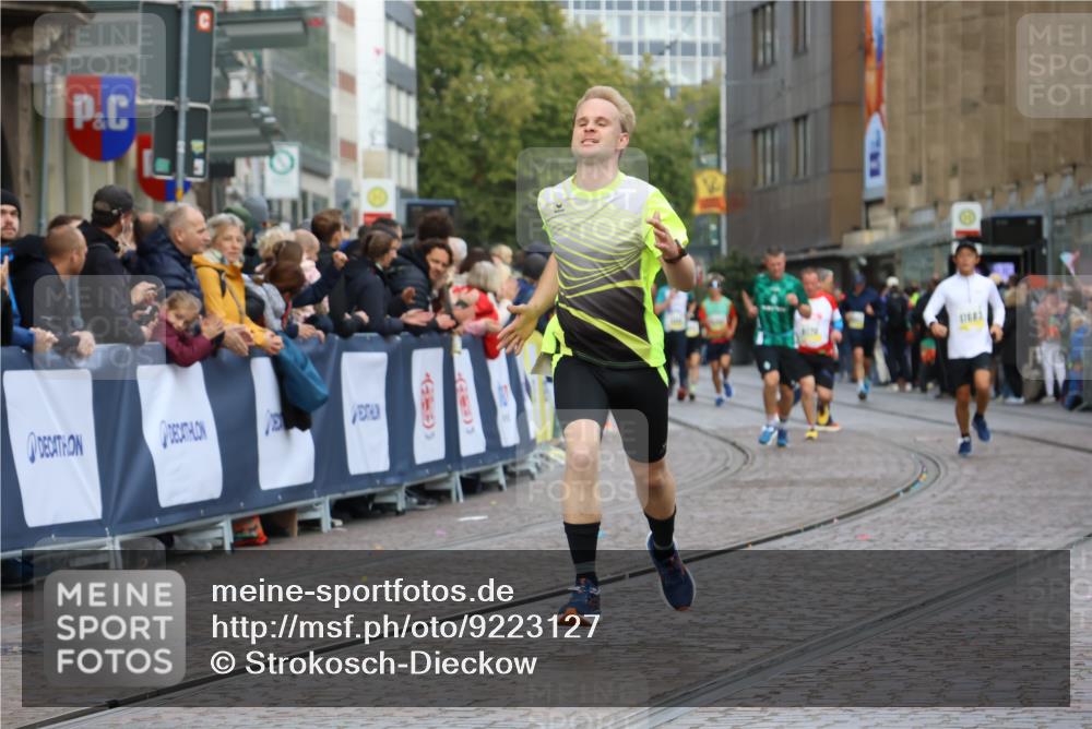 05.10.2025 - 20. swb-Marathon Bremen Strokosch-Dieckow http://msf.ph/oto/9223127 05.10.2025 10:43:48 Ziel 9170, 9270, 10559, 11683 meine-sportfotos.de