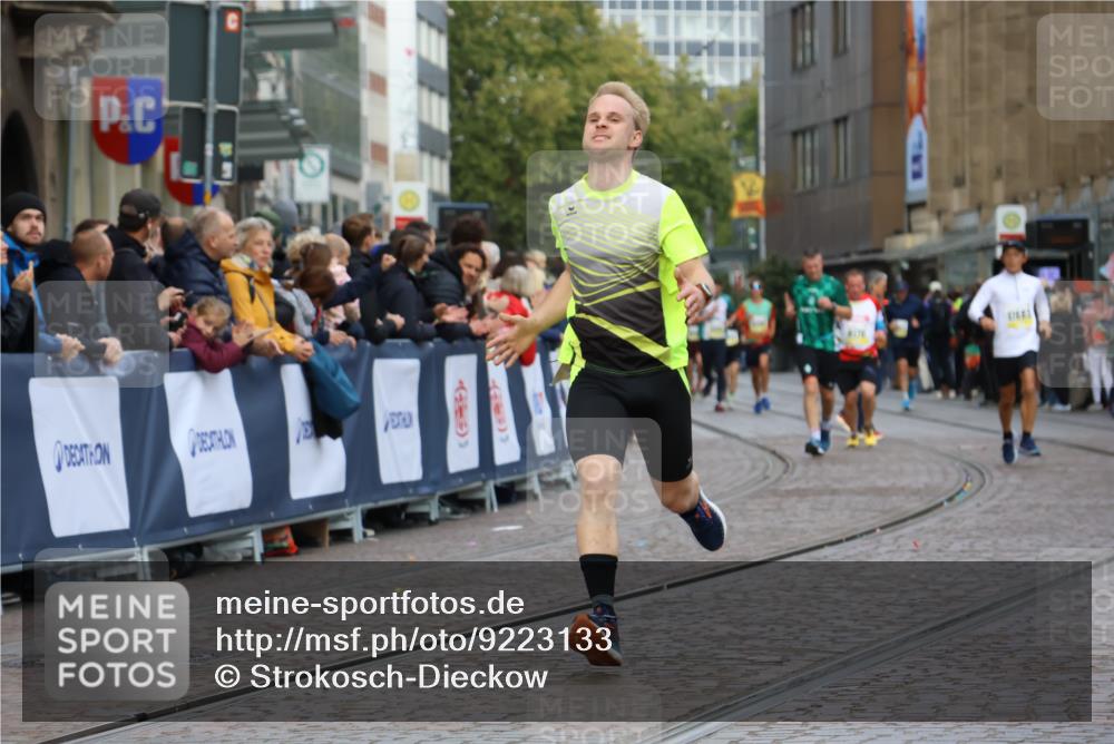 05.10.2025 - 20. swb-Marathon Bremen Strokosch-Dieckow http://msf.ph/oto/9223133 05.10.2025 10:43:48 Ziel 9170, 9270, 10559, 11683 meine-sportfotos.de
