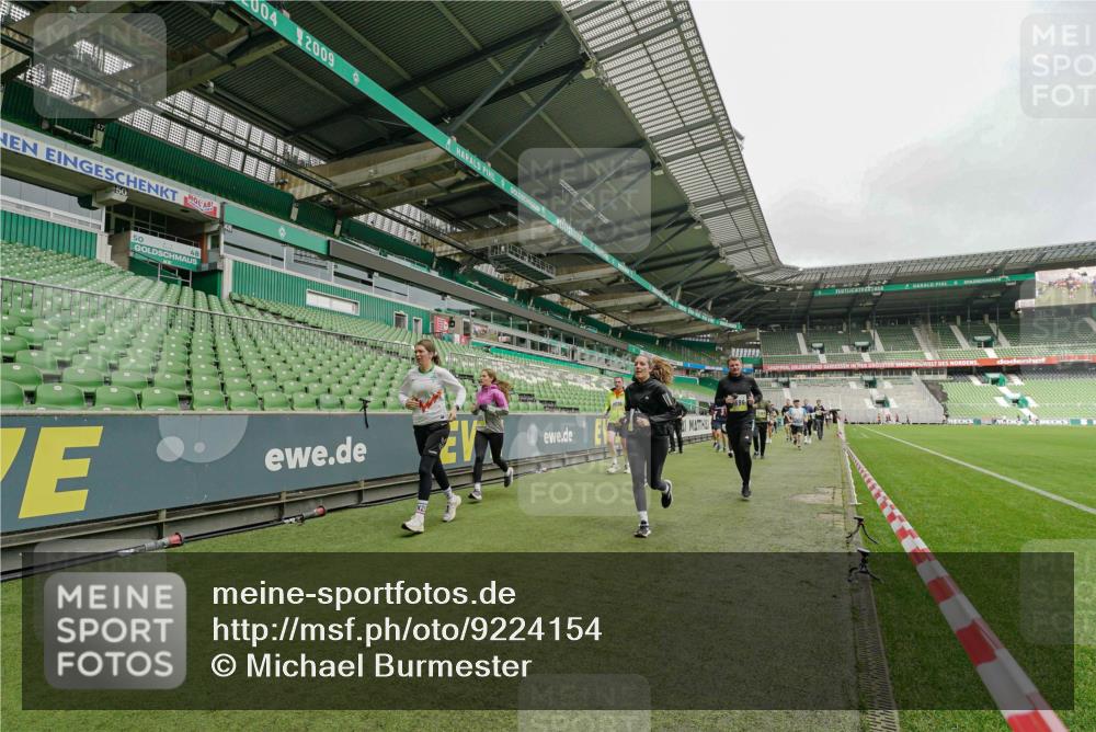 05.10.2025 - 20. swb-Marathon Bremen Michael Burmester http://msf.ph/oto/9224154 05.10.2025 10:31:52 Laufen im Stadion 7193, 7251, 8118, 8888, 9004, 9172, 9196, 9226, 9252, 9256, 9287, 9337, 9415, 9427, 9431, 9457, 9506, 9581, 9621, 9701, 9791, 9807, 9852, 9871, 9903, 9956, 10014, 10019, 10020, 10029, 10038, 10057, 10064, 10075, 10128, 10163, 10199, 10206, 10222, 10226, 10240, 10242, 10262, 10279, 10296, 10310, 10321, 10327, 10335, 10356, 10369, 10438, 10468, 10537, 10543, 10609, 10616, 10636, 10638, 10655, 10662, 10668, 10669, 10698, 10719, 10743, 10785, 9267 meine-sportfotos.de