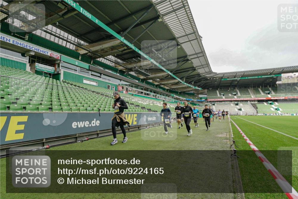 05.10.2025 - 20. swb-Marathon Bremen Michael Burmester http://msf.ph/oto/9224165 05.10.2025 10:32:03 Laufen im Stadion 7193, 8118, 8326, 8333, 8888, 9172, 9176, 9196, 9226, 9256, 9313, 9415, 9427, 9439, 9506, 9581, 9621, 9701, 9776, 9807, 9834, 9868, 9871, 9903, 9956, 9957, 10014, 10019, 10020, 10029, 10038, 10057, 10064, 10075, 10128, 10206, 10215, 10222, 10226, 10242, 10262, 10279, 10296, 10310, 10327, 10335, 10369, 10460, 10468, 10616, 10655, 10662, 10668, 10698, 10719, 10743, 10785, 7251, 9004, 9252, 9267, 9287, 9337, 9431, 9457 meine-sportfotos.de