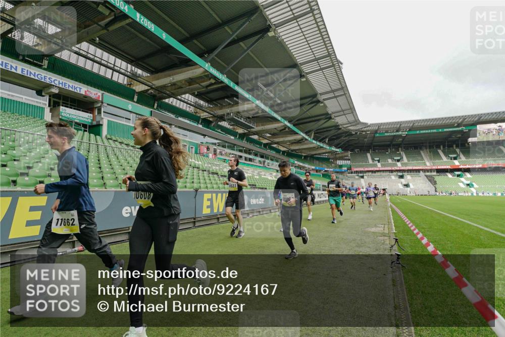 05.10.2025 - 20. swb-Marathon Bremen Michael Burmester http://msf.ph/oto/9224167 05.10.2025 10:32:05 Laufen im Stadion 7193, 8118, 8326, 8333, 8888, 9172, 9176, 9196, 9226, 9256, 9284, 9313, 9415, 9427, 9436, 9439, 9506, 9517, 9581, 9621, 9701, 9776, 9807, 9830, 9834, 9868, 9871, 9903, 9956, 9957, 9985, 10014, 10019, 10020, 10029, 10038, 10057, 10064, 10075, 10128, 10206, 10215, 10222, 10226, 10242, 10262, 10279, 10296, 10310, 10327, 10335, 10369, 10460, 10468, 10616, 10655, 10662, 10668, 10698, 10719, 10743, 10785, 7251, 9004, 9252, 9267, 9287, 9337, 9431, 9457 meine-sportfotos.de