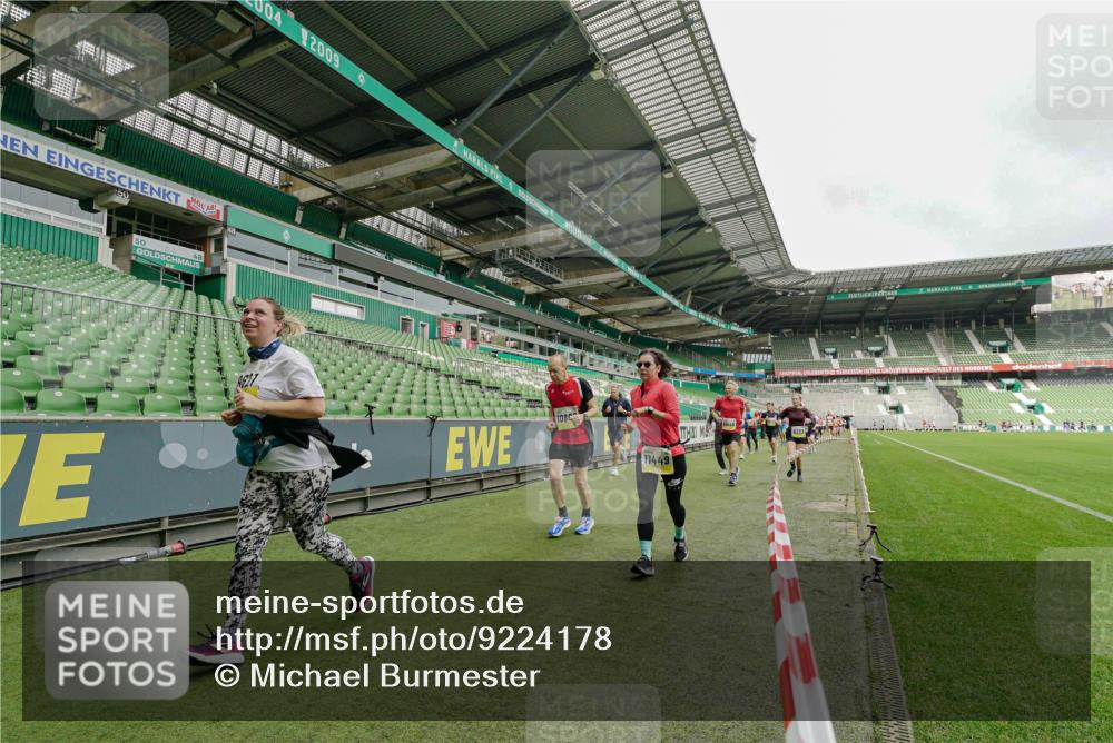 05.10.2025 - 20. swb-Marathon Bremen Michael Burmester http://msf.ph/oto/9224178 05.10.2025 10:32:15 Laufen im Stadion 7165, 7193, 8118, 8326, 8333, 8888, 9176, 9226, 9238, 9256, 9268, 9284, 9313, 9415, 9427, 9436, 9439, 9456, 9514, 9517, 9581, 9621, 9701, 9776, 9807, 9830, 9834, 9868, 9871, 9903, 9956, 9957, 9985, 10014, 10019, 10020, 10029, 10038, 10057, 10064, 10075, 10128, 10206, 10215, 10226, 10242, 10262, 10296, 10310, 10327, 10335, 10369, 10385, 10388, 10416, 10460, 10468, 10487, 10616, 10662, 10719, 10785, 7251, 9004, 9172, 9196, 9252, 9287, 9337, 9431, 9457, 9506, 9903, 10222 meine-sportfotos.de