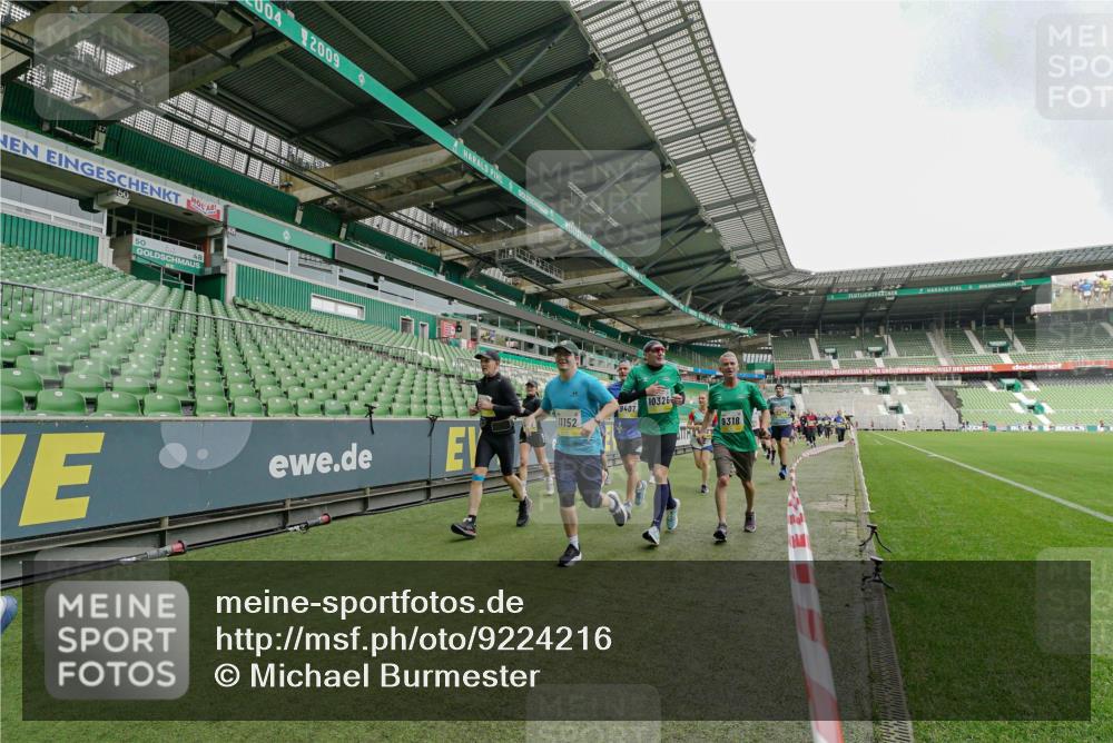 05.10.2025 - 20. swb-Marathon Bremen Michael Burmester http://msf.ph/oto/9224216 05.10.2025 10:32:50 Laufen im Stadion 7165, 8326, 8333, 9176, 9187, 9195, 9197, 9238, 9260, 9268, 9284, 9295, 9313, 9318, 9367, 9392, 9402, 9407, 9436, 9439, 9456, 9461, 9464, 9475, 9492, 9494, 9514, 9517, 9548, 9570, 9574, 9621, 9650, 9701, 9703, 9754, 9776, 9830, 9834, 9856, 9868, 9900, 9918, 9933, 9939, 9950, 9956, 9957, 9985, 10007, 10008, 10034, 10042, 10046, 10097, 10174, 10215, 10234, 10253, 10308, 10309, 10326, 10349, 10385, 10387, 10388, 10394, 10402, 10416, 10436, 10460, 10475, 10487 meine-sportfotos.de