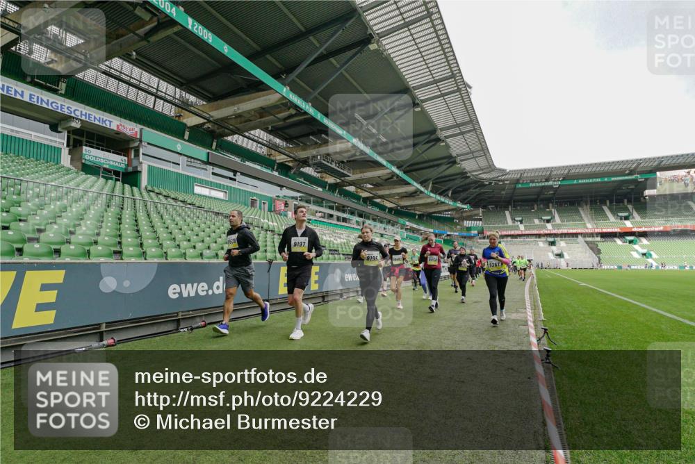 05.10.2025 - 20. swb-Marathon Bremen Michael Burmester http://msf.ph/oto/9224229 05.10.2025 10:32:57 Laufen im Stadion 7165, 8326, 8333, 9176, 9187, 9195, 9197, 9238, 9260, 9268, 9284, 9295, 9313, 9318, 9367, 9392, 9402, 9407, 9436, 9439, 9456, 9461, 9464, 9475, 9492, 9494, 9514, 9517, 9539, 9548, 9570, 9574, 9650, 9703, 9754, 9830, 9834, 9835, 9856, 9868, 9900, 9918, 9933, 9939, 9950, 9957, 9985, 10007, 10008, 10034, 10042, 10046, 10097, 10174, 10215, 10234, 10253, 10308, 10309, 10326, 10349, 10385, 10387, 10388, 10394, 10402, 10416, 10436, 10460, 10475, 10487 meine-sportfotos.de