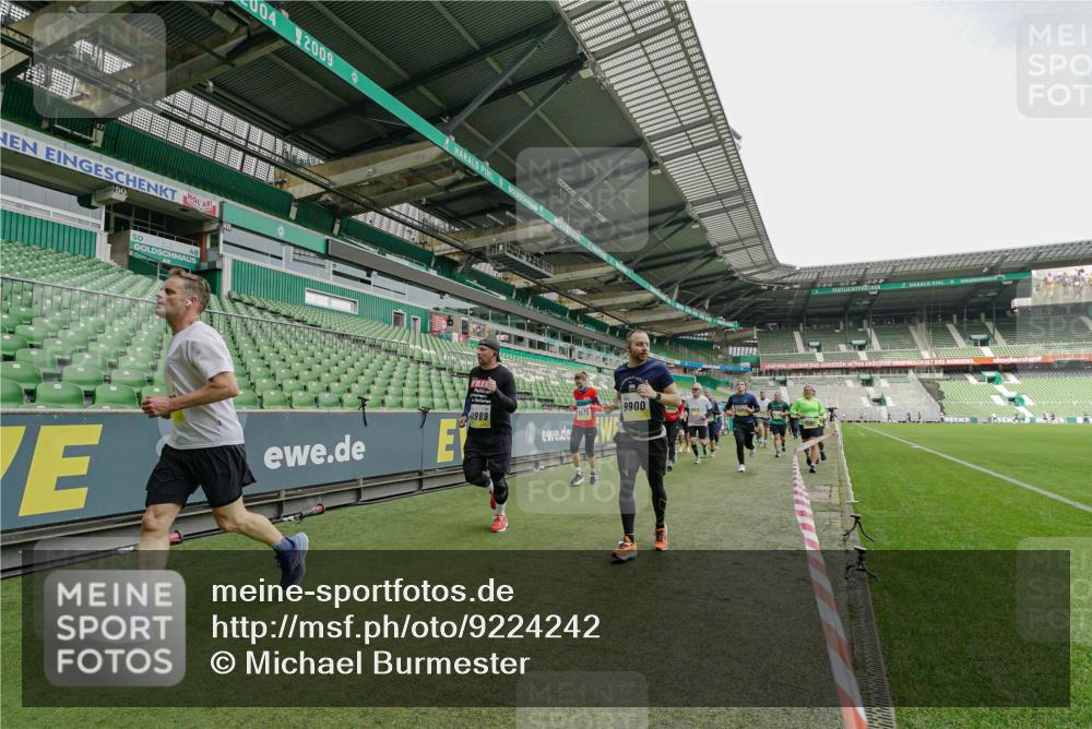 05.10.2025 - 20. swb-Marathon Bremen Michael Burmester http://msf.ph/oto/9224242 05.10.2025 10:33:02 Laufen im Stadion 7077, 7165, 9176, 9187, 9195, 9197, 9238, 9258, 9260, 9268, 9284, 9295, 9313, 9318, 9367, 9392, 9402, 9407, 9436, 9456, 9461, 9464, 9475, 9492, 9494, 9514, 9517, 9539, 9548, 9570, 9574, 9577, 9650, 9654, 9703, 9754, 9830, 9835, 9856, 9868, 9900, 9918, 9933, 9939, 9950, 9957, 9985, 10007, 10008, 10034, 10042, 10046, 10097, 10174, 10232, 10233, 10234, 10253, 10308, 10309, 10323, 10326, 10349, 10385, 10387, 10388, 10394, 10402, 10416, 10436, 10475, 10487, 10533 meine-sportfotos.de