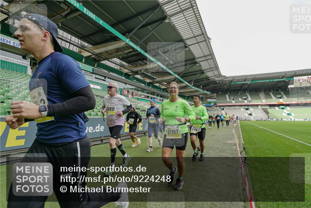 05.10.2025 - 20. swb-Marathon Bremen Michael Burmester http://msf.ph/oto/9224248 05.10.2025 10:33:06 Laufen im Stadion 7077, 7165, 9187, 9195, 9197, 9238, 9258, 9260, 9268, 9295, 9318, 9359, 9367, 9392, 9402, 9407, 9456, 9461, 9464, 9475, 9492, 9494, 9514, 9539, 9548, 9570, 9574, 9577, 9650, 9654, 9703, 9717, 9754, 9835, 9856, 9900, 9918, 9933, 9939, 9950, 10007, 10008, 10034, 10042, 10046, 10097, 10174, 10232, 10233, 10234, 10253, 10256, 10308, 10309, 10323, 10326, 10349, 10385, 10387, 10388, 10394, 10402, 10416, 10436, 10475, 10484, 10487, 10533, 10915 meine-sportfotos.de