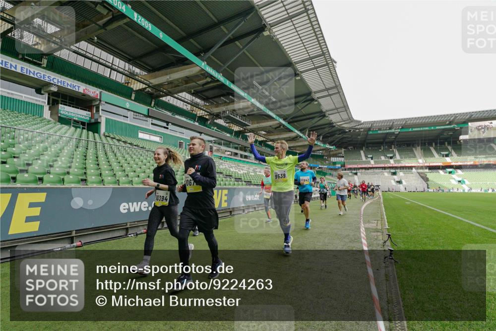 05.10.2025 - 20. swb-Marathon Bremen Michael Burmester http://msf.ph/oto/9224263 05.10.2025 10:33:12 Laufen im Stadion 7077, 7165, 9187, 9195, 9197, 9221, 9258, 9260, 9282, 9295, 9318, 9359, 9367, 9392, 9402, 9407, 9424, 9461, 9464, 9475, 9492, 9494, 9539, 9541, 9548, 9570, 9574, 9577, 9650, 9654, 9703, 9717, 9754, 9835, 9855, 9856, 9900, 9918, 9933, 9935, 9939, 9950, 10007, 10008, 10032, 10034, 10042, 10046, 10097, 10174, 10232, 10233, 10234, 10253, 10256, 10308, 10309, 10323, 10326, 10349, 10387, 10388, 10394, 10402, 10436, 10475, 10484, 10487, 10533, 10915, 10992 meine-sportfotos.de