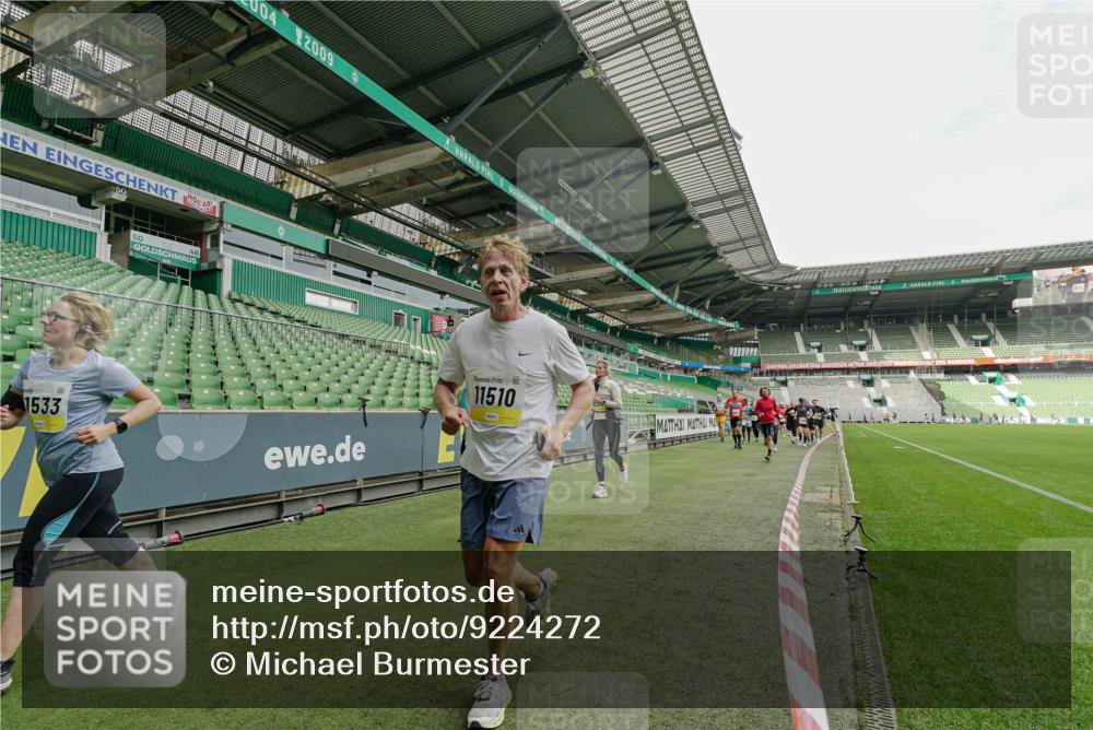 05.10.2025 - 20. swb-Marathon Bremen Michael Burmester http://msf.ph/oto/9224272 05.10.2025 10:33:15 Laufen im Stadion 7077, 9187, 9195, 9197, 9221, 9258, 9260, 9282, 9295, 9318, 9359, 9367, 9392, 9402, 9407, 9424, 9461, 9464, 9475, 9492, 9494, 9539, 9541, 9548, 9569, 9570, 9574, 9577, 9633, 9650, 9654, 9703, 9717, 9754, 9835, 9855, 9856, 9900, 9918, 9933, 9935, 9939, 9950, 10007, 10008, 10032, 10034, 10042, 10046, 10097, 10174, 10232, 10233, 10234, 10253, 10256, 10308, 10309, 10323, 10326, 10349, 10387, 10394, 10402, 10436, 10475, 10484, 10487, 10533, 10755, 10915, 10992, 7165 meine-sportfotos.de