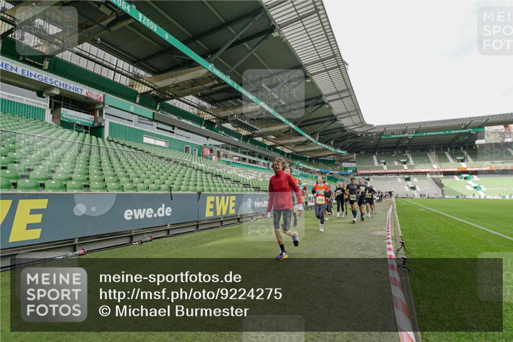 05.10.2025 - 20. swb-Marathon Bremen Michael Burmester http://msf.ph/oto/9224275 05.10.2025 10:33:19 Laufen im Stadion 7077, 9187, 9195, 9197, 9221, 9258, 9260, 9282, 9295, 9318, 9359, 9367, 9392, 9402, 9407, 9424, 9461, 9464, 9475, 9492, 9539, 9541, 9548, 9560, 9569, 9570, 9574, 9577, 9633, 9650, 9654, 9703, 9717, 9754, 9835, 9855, 9856, 9900, 9918, 9933, 9935, 9939, 9950, 10007, 10008, 10032, 10034, 10042, 10097, 10174, 10232, 10233, 10234, 10253, 10256, 10308, 10309, 10323, 10326, 10349, 10387, 10394, 10402, 10436, 10475, 10484, 10533, 10591, 10755, 10915, 10992, 7165 meine-sportfotos.de