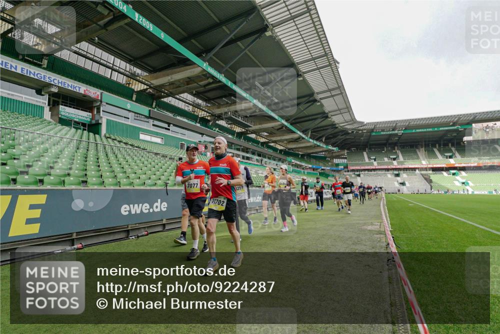 05.10.2025 - 20. swb-Marathon Bremen Michael Burmester http://msf.ph/oto/9224287 05.10.2025 10:33:25 Laufen im Stadion 7077, 9000, 9195, 9197, 9221, 9258, 9260, 9282, 9295, 9318, 9359, 9367, 9392, 9402, 9407, 9424, 9461, 9464, 9492, 9520, 9539, 9541, 9560, 9569, 9570, 9574, 9577, 9633, 9650, 9654, 9703, 9717, 9754, 9811, 9835, 9855, 9856, 9900, 9918, 9933, 9935, 9939, 9950, 10008, 10032, 10034, 10042, 10097, 10180, 10232, 10233, 10234, 10253, 10256, 10308, 10309, 10323, 10326, 10349, 10387, 10394, 10402, 10436, 10475, 10484, 10533, 10546, 10591, 10755, 10794, 10915, 10992, 7165 meine-sportfotos.de