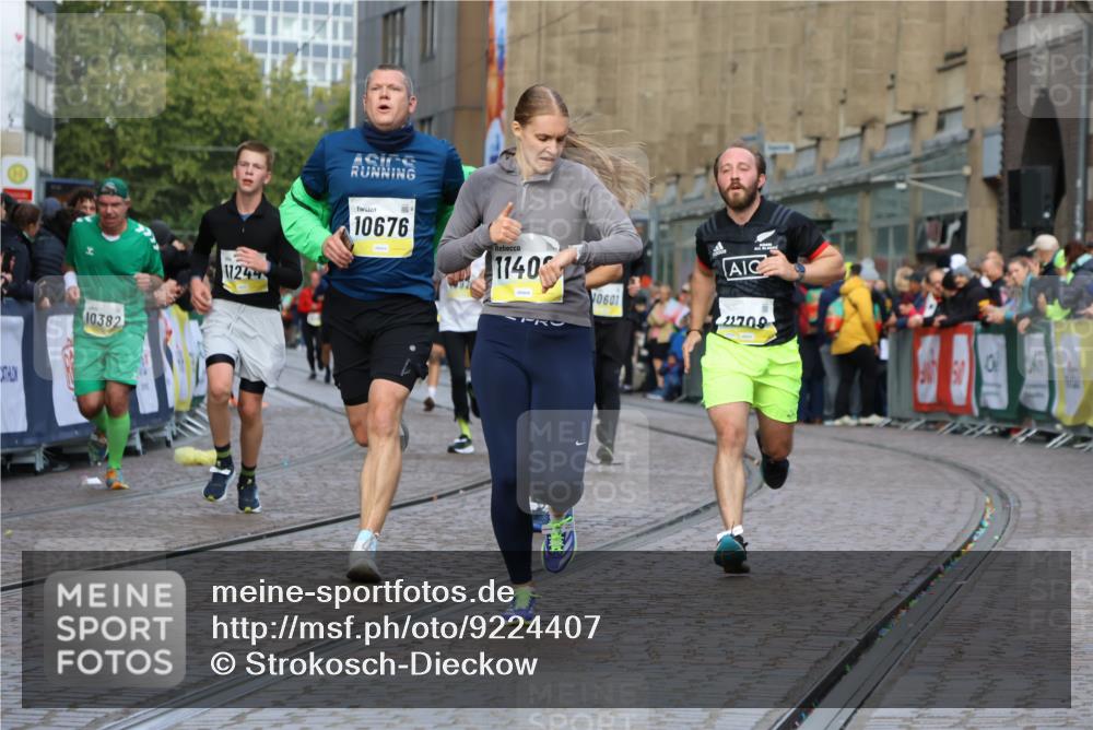 05.10.2025 - 20. swb-Marathon Bremen Strokosch-Dieckow http://msf.ph/oto/9224407 05.10.2025 10:47:41 Ziel 9377, 10062, 10073, 10382, 10601, 10676, 10947, 11244, 11330, 11409, 11708 meine-sportfotos.de