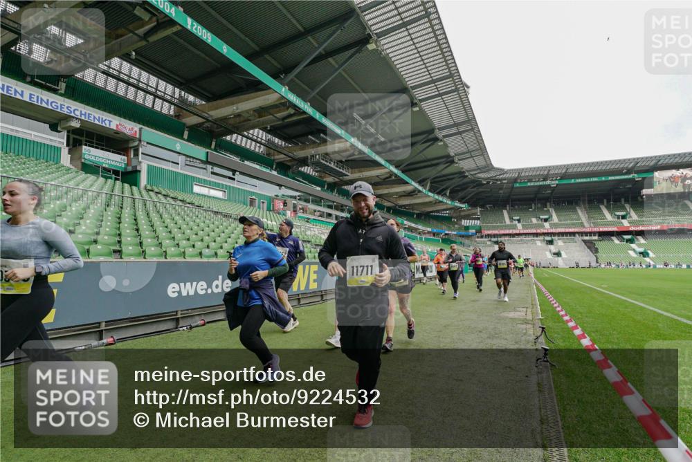 05.10.2025 - 20. swb-Marathon Bremen Michael Burmester http://msf.ph/oto/9224532 05.10.2025 10:35:19 Laufen im Stadion 7163, 9183, 9188, 9201, 9219, 9350, 9430, 9495, 9508, 9540, 9550, 9576, 9582, 9601, 9612, 9622, 9625, 9666, 9669, 9672, 9720, 9722, 9766, 9790, 9797, 9847, 9886, 9914, 9925, 9952, 9962, 9968, 9981, 10039, 10049, 10055, 10059, 10080, 10084, 10105, 10145, 10169, 10179, 10225, 10260, 10263, 10281, 10341, 10353, 10368, 10377, 10395, 10555, 10644, 10645, 10653, 10694, 10834, 10845, 10950, 10988, 7147, 7215, 9292, 9372, 9547, 9585, 9719, 9783 meine-sportfotos.de