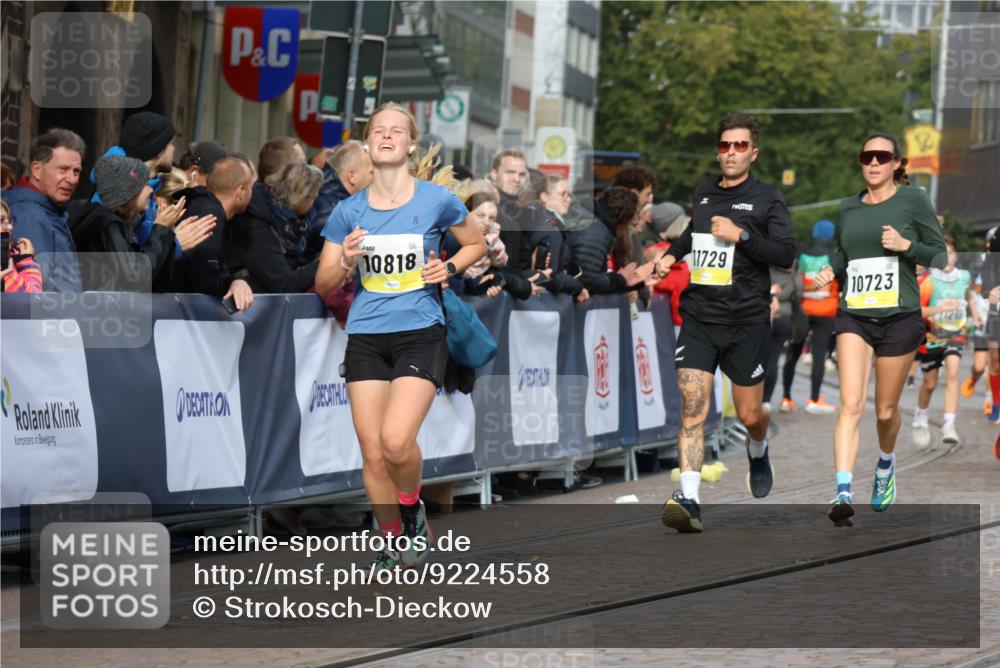 05.10.2025 - 20. swb-Marathon Bremen Strokosch-Dieckow http://msf.ph/oto/9224558 05.10.2025 10:48:04 Ziel 9240, 10392, 10428, 10723, 10818, 11299 meine-sportfotos.de